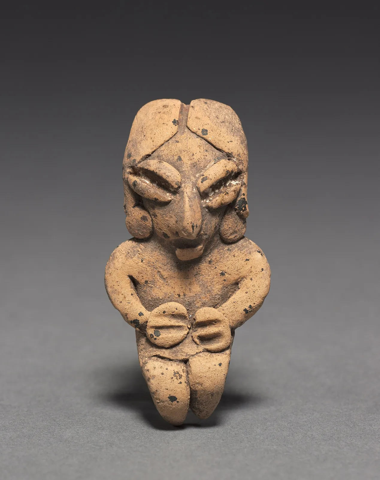 Female clay figurine of the Chupícuaro culture